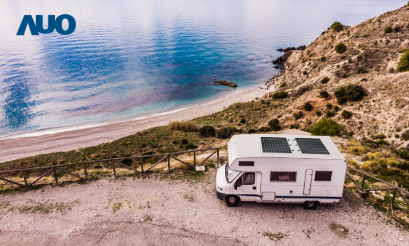 「可撓輕量化太陽光電板SunCurva」使用輕量特殊耐候型複合板取代傳統太陽能板的玻璃前板，不僅降低70%重量，每米平方僅3Kg；具有抗衝擊性能及通過電磁相容性測試，可應用於交通運輸工具，如露營車、遊艇等